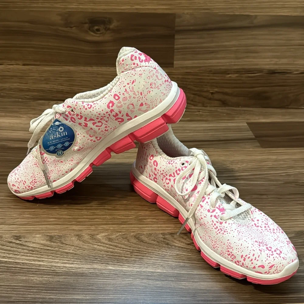 Addidas Leopard White Neon Pink Climachill Askin Tie Up Running Sneakers 7.5 NWT